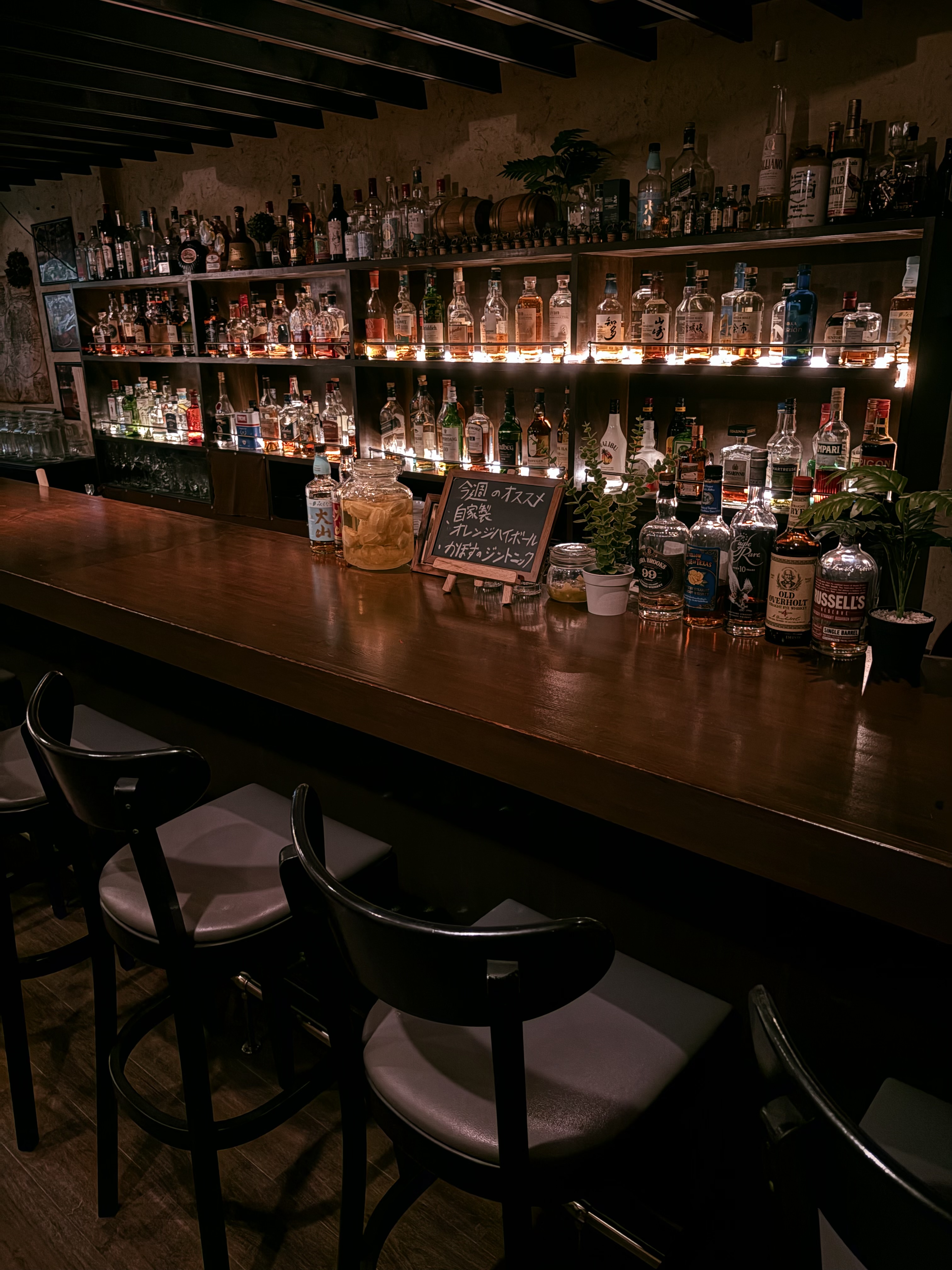 「一人でも安心して入れるおしゃれな飲み屋での夜」をあなたに
